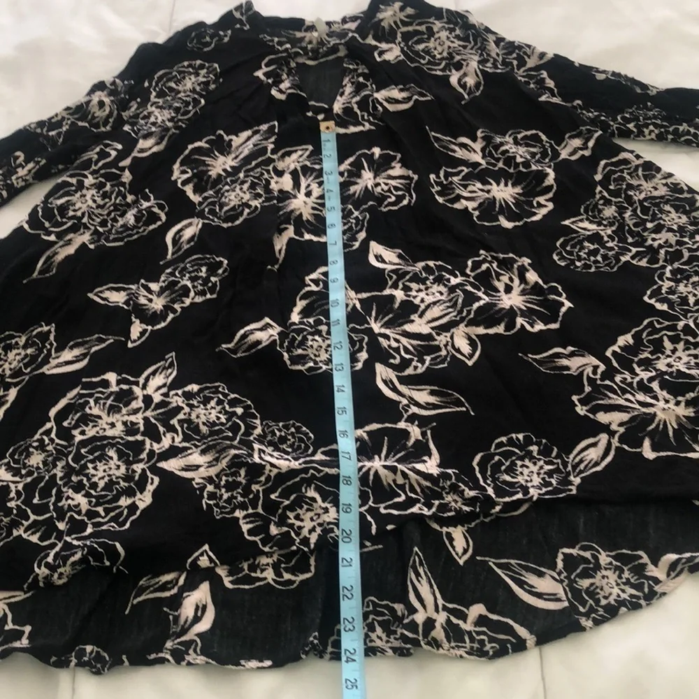 Free People oversized free style high low long sleeve blouse w V-neck front
